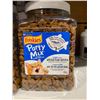 Image 2 : Friskies Party Mix Ocean White Fish Treats 3 x 454g