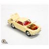 Image 2 : CORGI TOYS VOLKSWAGEN 1500 KARMANN GHIA #239 IN