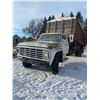 Image 3 : 1976 Ford F600 single axle c/w wood box & Nordic hoist, 370 V8, 5 & 2 spd, showing 14,455 kms, SN. F