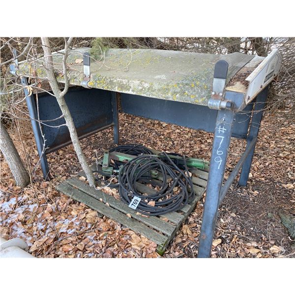 Hyd. Rams & hose and Old roll tarp display