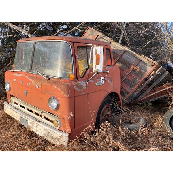 1964 Ford 700 Cabover c/w hoist, SN. 4517053L177787, V8-5 spd, Cab condition is good for 50 years