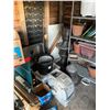Image 2 : Balance in shed