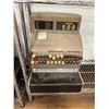 Image 1 : CAISSE VINTAGE