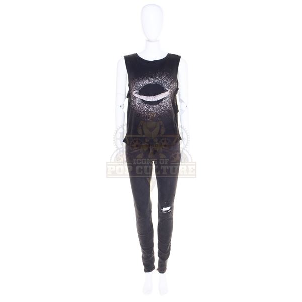 Slender Man - Wren’s (Joey King) Outfit - 32-16
