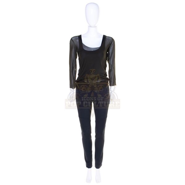 Total Recall (2012) – Lori Quaid’s (Kate Beckinsale) Outfit - 32-30