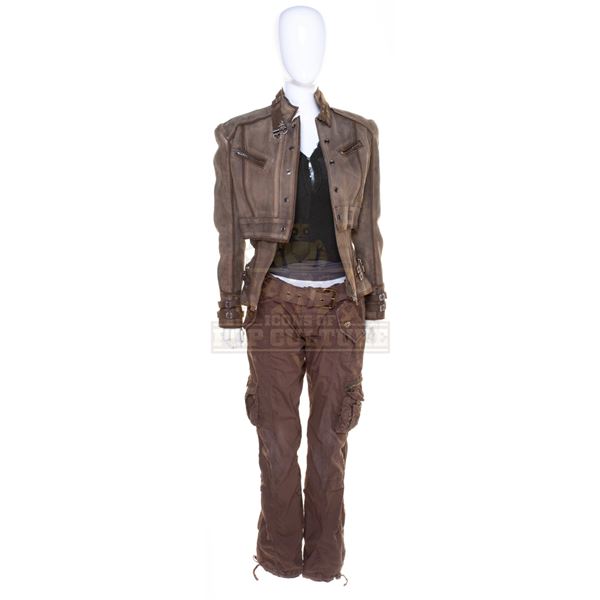 Total Recall (2012) – Melina's (Jessica Biel) Outfit - 32-29
