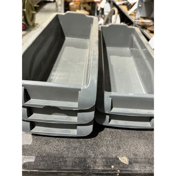bac de plastique gris