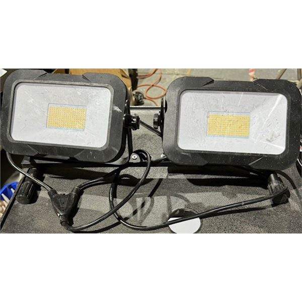 projecteur lampe de travaille portatif a 2 lampe sur stan