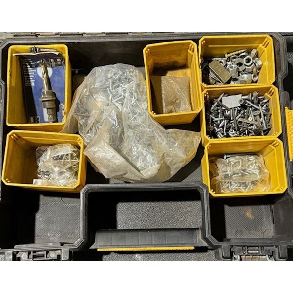 lot de vis mix + valise