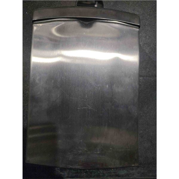 poubelle en metal pour salle de bain