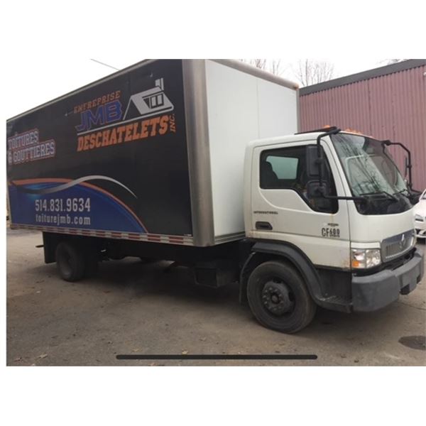Camion porteur avec boite fermée de 20 pi  Marque : INTERNATIONAL Modèle : KL055 CF600 NIV : 3HAJFAV
