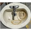 Image 1 : lavabo de salle de bain