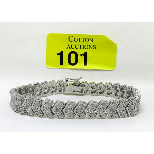 1.02 CTW Diamond Studded Tennis Bracelet 
