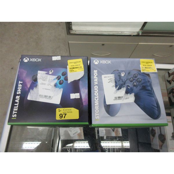 2 XBOX Controllers - Customer returns 