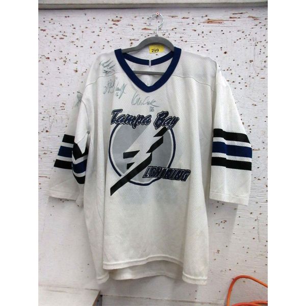 Autographed Tampa Bay Lightning #16 Jersey