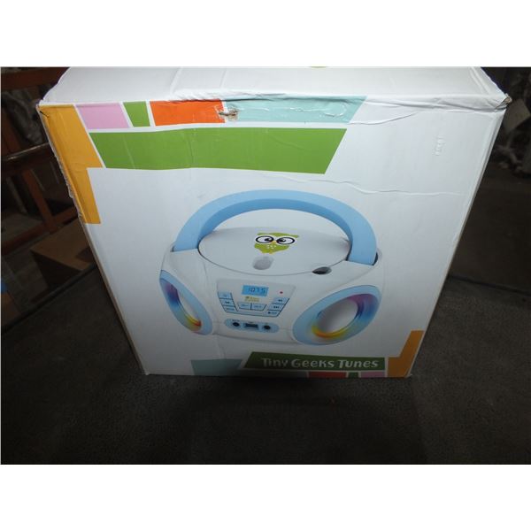 Tiny Geeks Tunes Boombox