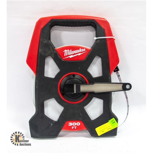 MILWAUKEE 300FT TAPE MEASURE