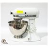 Image 1 : WHITE KITCHEN AID STAND MIXER WITH PADDLE,