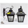 Image 1 : 2 OUTDOOR ENTRANCE LIGHTS