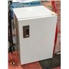 Image 1 : VTG WHITE DANBY BAR FRIDGE H-26.25" W-20" L-18.5"