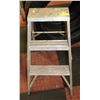 Image 1 : ALUMINUM 2 STEP LADDER