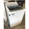Image 2 : WHITE GE ADORA TOP LOADING WASHER MODEL  GTWA5DMN1WS 25" X 25.5" X 44" MINOR COSMETIC DAMAGE