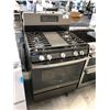 Image 2 : SMOKE GREY GE CONVECTION USED GAS OVEN MODEL JCGB735EP1E8 25" X 29" X 47" DIRTY INSIDE,
