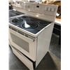 Image 2 : WHITE GE CERAMIC TOP ELECTRIC STOVE 28"W X 26" X 46" MODEL JCB840DV1WW