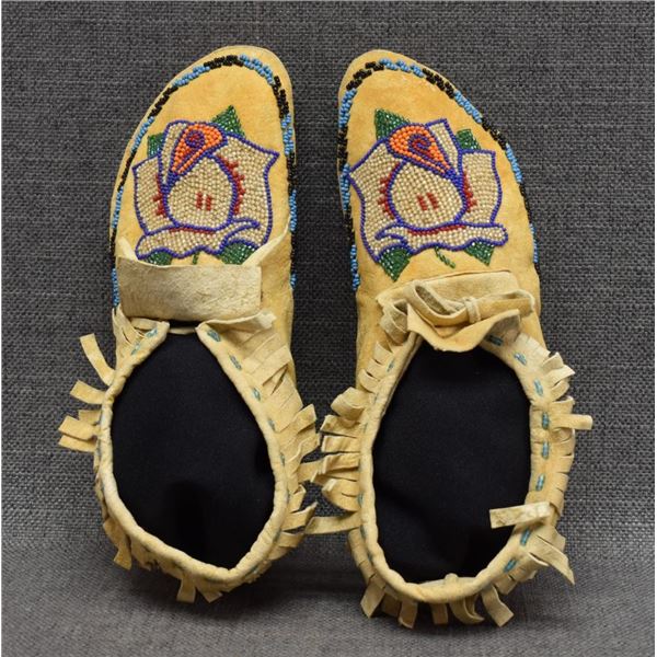 PLAINS INDIAN MOCCASINS