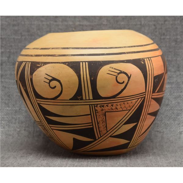 HOPI INDIAN POTTERY VASE