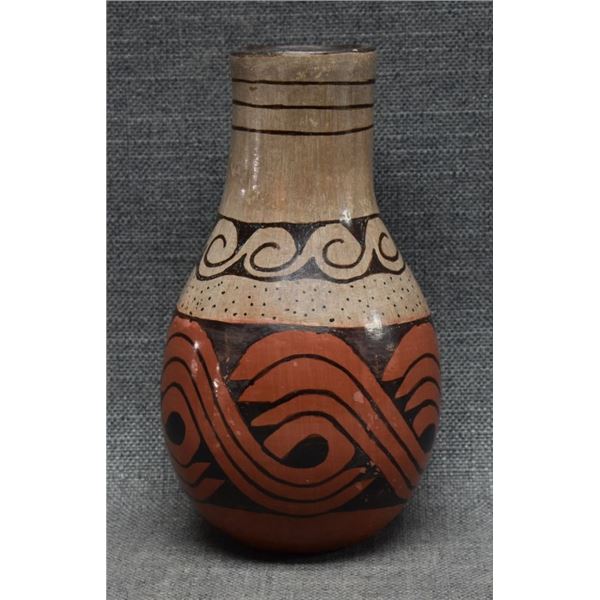 MARICOPA INDIAN POTTERY VASE