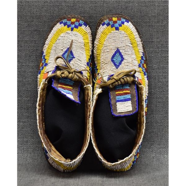 PLAINS INDIAN MOCCASINS