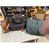 Image 1 : Luggage