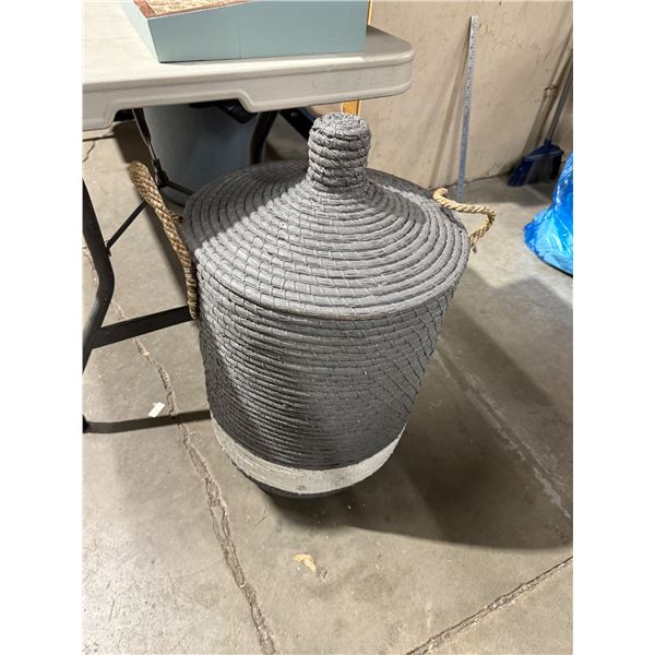 Lidded basket