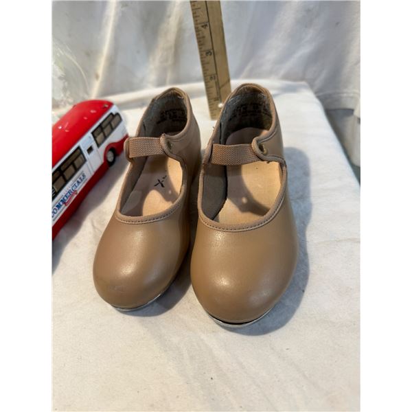 Kids size 10.5 tap shoes