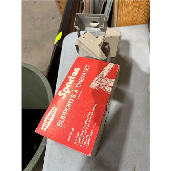 Saw horse supports