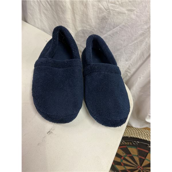 Slippers size 7-8