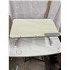 Image 2 : Lap table