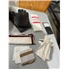 Image 1 : Gloves and handkerchiefs