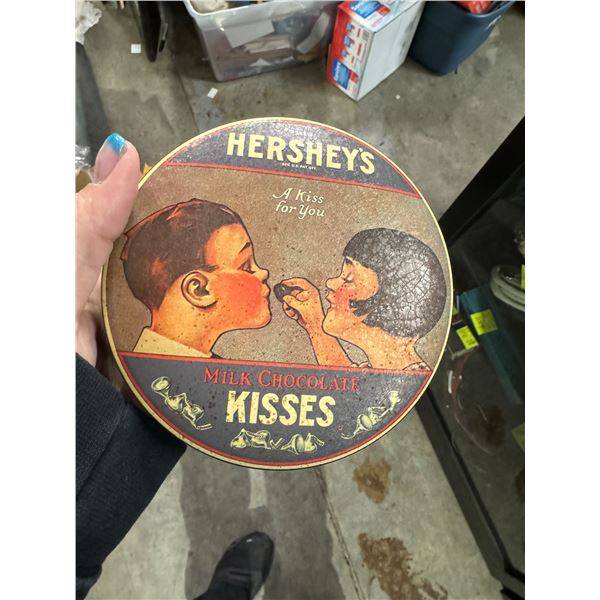 Hershey's tin