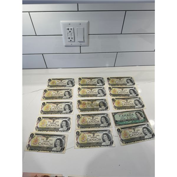 $15 $1 Canada bills
