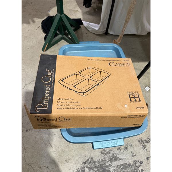 The pampered chef mini loaf pan