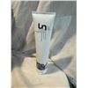 Image 1 : UN unwash color intensifying gloss treatment
