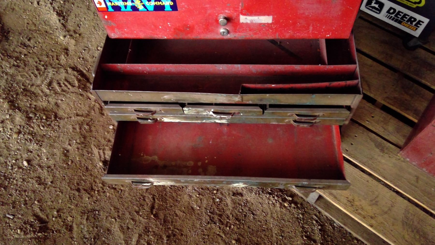 Large Red tool box - Schmalz Auctions