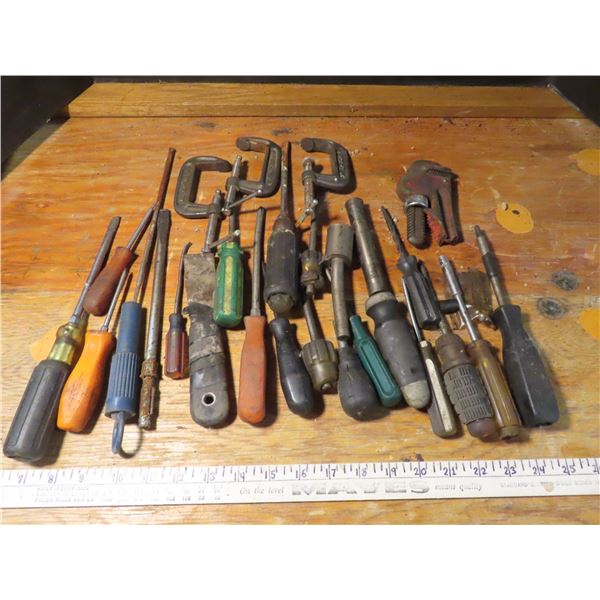 lot of used screwdrivers