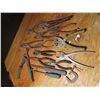 Image 1 : pliers , snips lot of hand tools