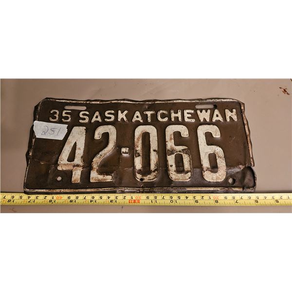 1935 saskatchewan license plate 42-066