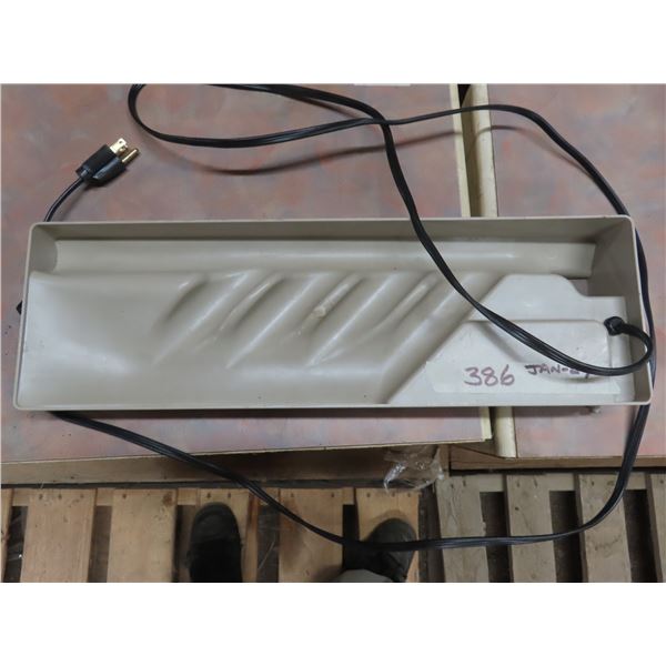 Tork paper dispenser and unknown restaurant agitator machine