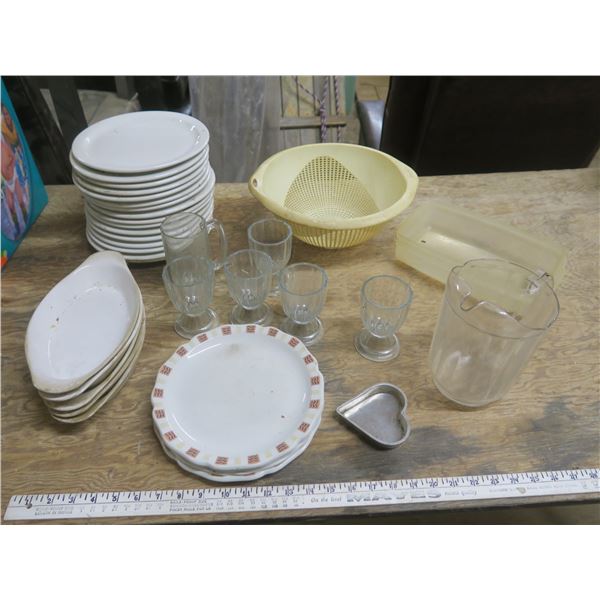 assorted kitchenwares