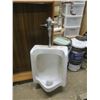 Image 1 : urinal